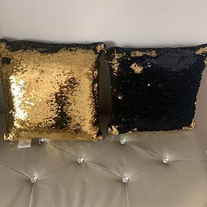 Black and gold pillows 2 changeable colors